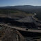 Инвеститори искат Glencore да обоснове разработването на въглища
