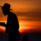 Снимка на деня: Мъж се моли на залез слънце в Ашкелон, Израел