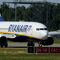 Ryanair намали прогнозата си за печалба заради спор с туроператори
