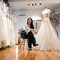 Дизайнерът Сара Хирш изработва алтернативни модели сватбени рокли за съвременни булки