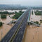 <b>Снимка</b> <b>на</b> <b>деня</b>: <b>Тежки</b> <b>наводнения</b> <b>заплашват</b> <b>десетки</b> <b>милиони</b> <b>в</b> <b>Южен</b> <b>Китай</b>