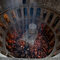 Снимка на деня: Благодатният огън слезе в катедралата на Божи гроб в Йерусалим
